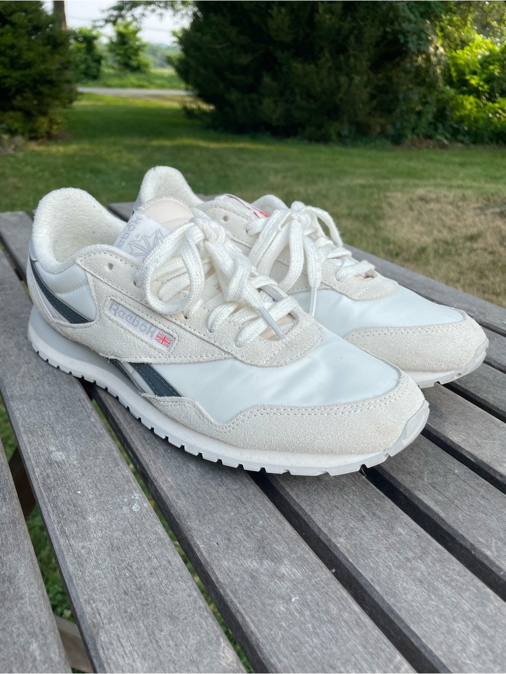 Reebok Classis AZ Runner - Cream/White with Gray Details